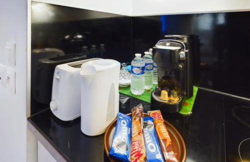 Roi de la Seine à Paris, stade, Gare parking et terrasse - Foto 17