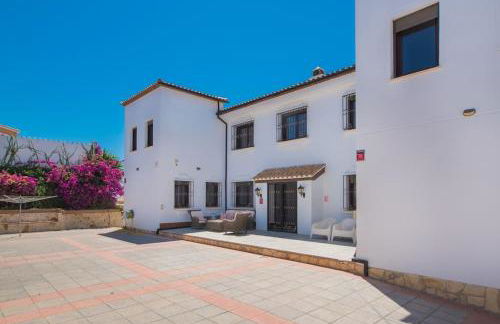 Dream beach-side villa with sea views & close to golf - Photo 45