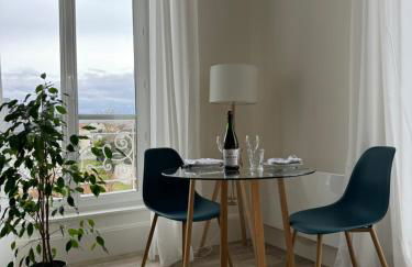 Sunny Apt on D-Day Beach with Parking - Foto 17