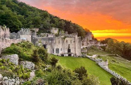 Modern Large 4-Bed Property sleeps 10 in Abergele - Photo 17