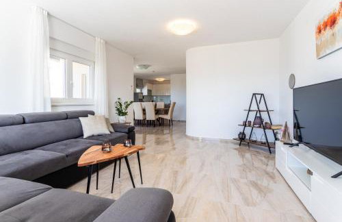 Villa Ana perfect for families with kids and groups,House with heated Pool - Photo 48