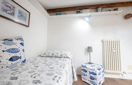 049 - Attico ELEGANTE, 10 minuti a piedi da MARE e SPIAGGIA - POSTO AUTO PRIVATO GRATIS - Foto 34