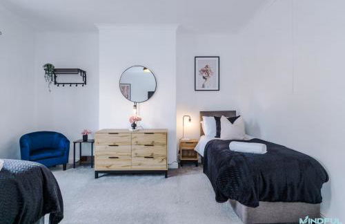 5BR House, Sleeps 10 guests - Free Parking - Business & Contractor Stays - Foto 26