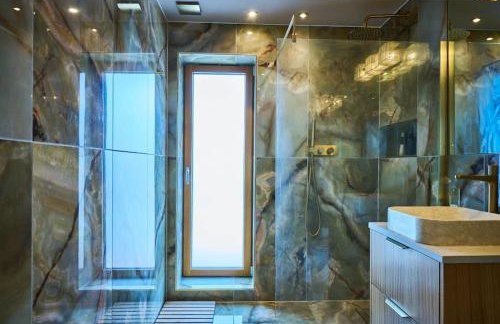 Cromer Luxury Palm Springs Bungalow with Pool Room - Photo 11