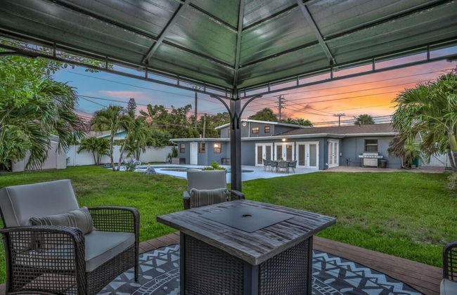 Kiss the Wave - Spacious 4BR 3BA w Pool hot tub - Foto 43