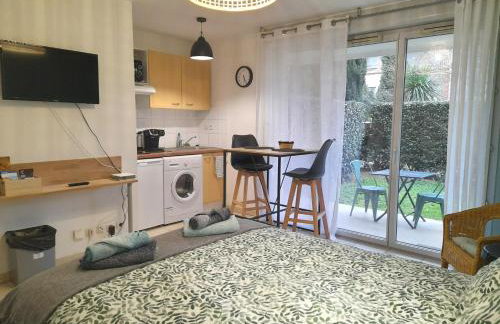 ORBIS - "L'Opaline" - Studio calme dans une belle résidence avec piscine - Parking - WiFi - Foto 13