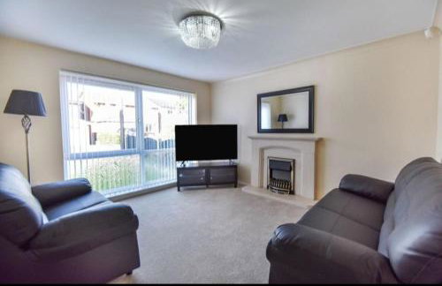 3 bed House Lovely & Modern - Photo 7