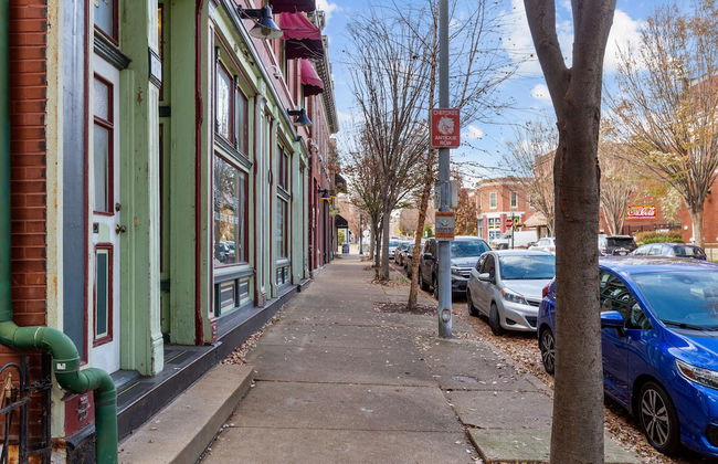 Charming Studio on Cherokee Street - JZ Vacation Rentals - Photo 30