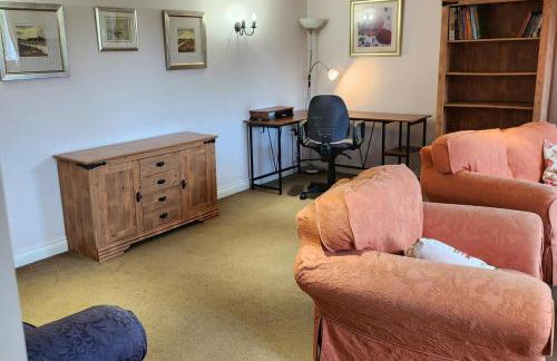 Cottage Sleeps 4 - Pet Friendly w Free Parking - Foto 5