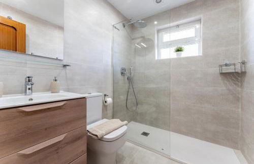 Villa with private swimming pool - Photo 14