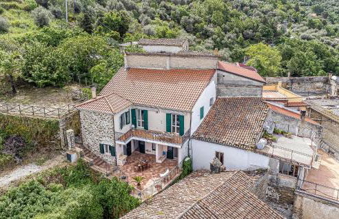 2 Bedroom Beautiful Apartment In Laureana Cilento - Photo 1