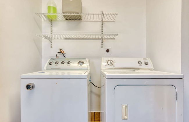 Stairway 3BR Apt w W D Home Theater - Foto 25