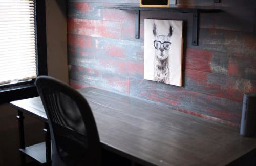 HostWise Stays - Prime Location in Lawrenceville, Exposed Brick 2BR Home - Foto 21