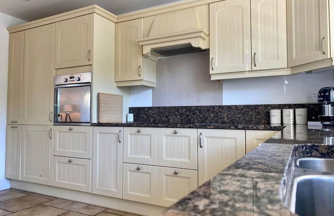 Idyllic Country Retreat With Wow Views & Lush Pool - Foto 25