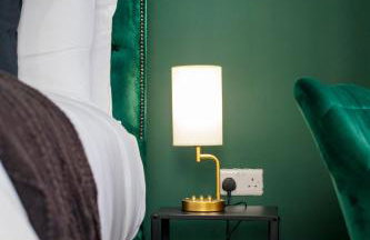 6 BR 3 Bath Spacious Tudor House & Free Parking - Foto 15