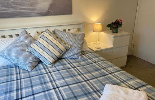 Trafalgar, lovely ground floor flat with outside patio garden, minutes walk to seafront - Photo 11