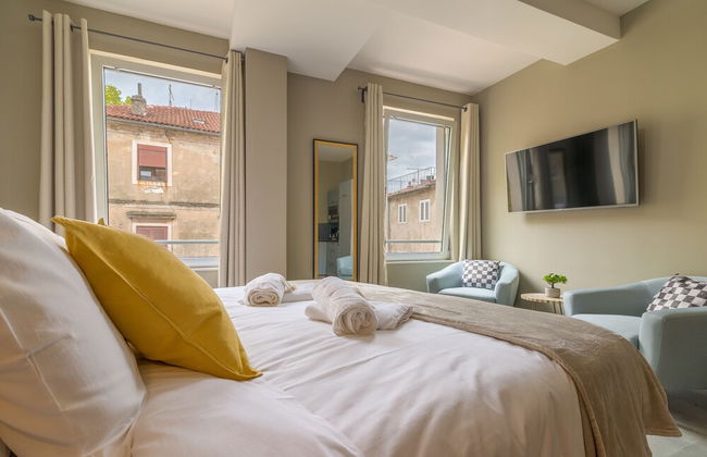 Luxurious Suites Elegance - Photo 13