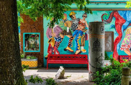 Stay Portland - The Tiny Oasis Steps to Local Coffee & Restaurants - Photo 14