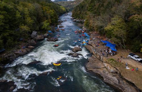 Log Cabin with Hot Tub, Game Room-10 min to NRG - Foto 51