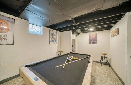 Beautiful Modern home with all year use HOT TUB, Pool table, Game room, & Propane fire pit!! - Foto 52