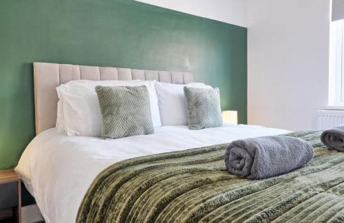 Comfy 4 Bed, Sleeps 8, fast WIFI, Contractor friendly - Foto 10