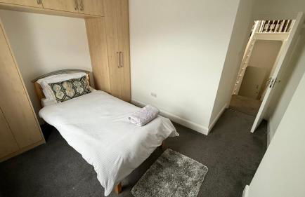 3 Bedroom in a great location - Photo 10