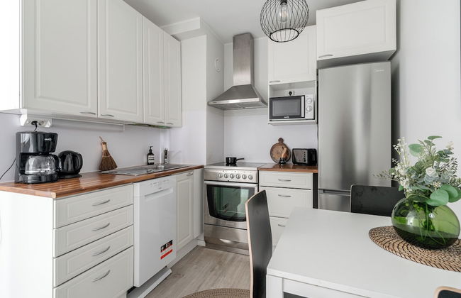 Spacious Downtown Apt with Balcony that Hosts 10 - Foto 7