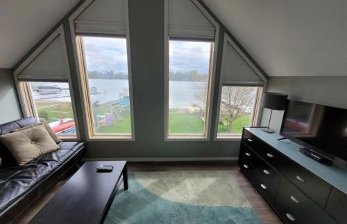 Beautifully Updated Lakefront Escape-Pets welcome! - Foto 26