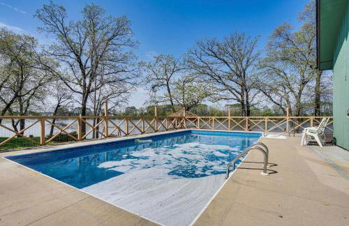Love Lake Retreat with Hot Tub in New Richmond! - Foto 29