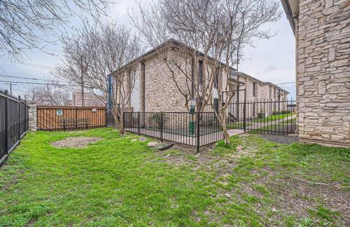 Chic 2B Getaway - 10min to DTWN - W/D, Pool, Prkg - Foto 34