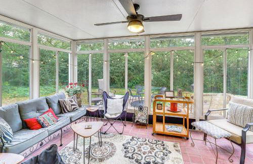 Sunroom and Yard Charming Hot Springs Home! - Foto 1