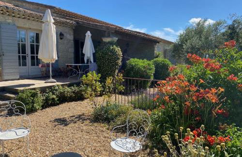 In Gordes, facing the entire Luberon Park a beautiful 5 bedrooms house - Photo 35
