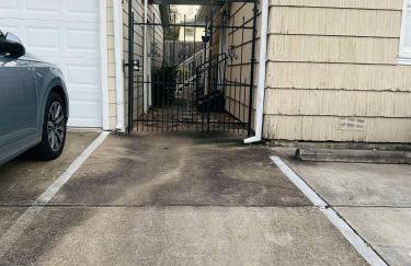 Trendy and modern apartment at rice village - Foto 16