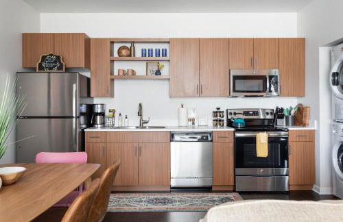 NEW HAPPY TRAIL 2BR CONDO CLOSE TO DOWNTOWN - Foto 4