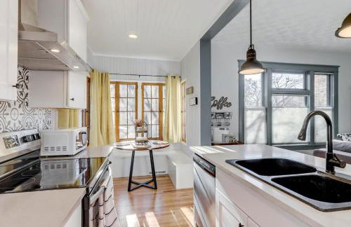 Cozy North End Farmhouse Easy walk to Downtown - Photo 8