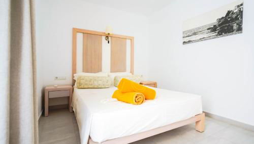 Apartamentos Es Caló - Photo 4