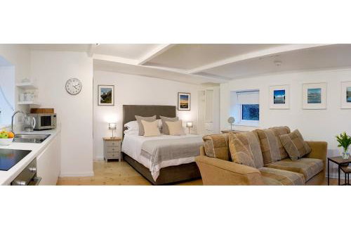 Hillside Studio - Photo 17