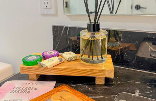 City Skyline Views & Rooftop Pool at District 225 - Foto 3