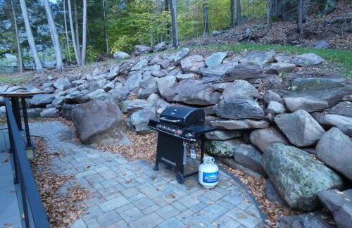 Modern Chalet with Hot Tub and Lake Access - Foto 10