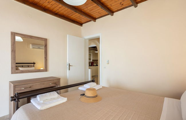 Villa Elia Large Private Pool Walk to Beach Sea Views A C Wifi Car Not Required - 1978 - Foto 38