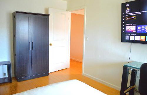 Modern 3 Bedroom Suite with AC for Family and Work group - Photo 9