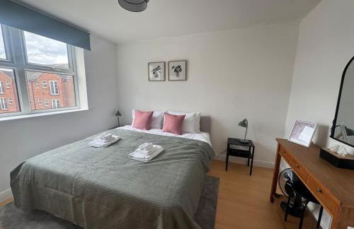 2 bed - 2 bath, gated parking, M62 J27 - Foto 3