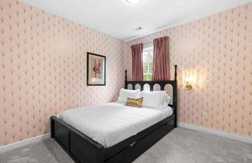 Raleigh Retreat w Fire Pit Patio & Workspace - Foto 25