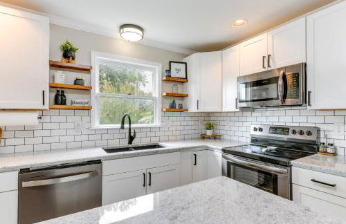 Lakefront Sherrills Ford Haven with Boat Dock! - Foto 8