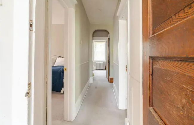 The Carew House Sleeps 10 Fenced 4BR Full Kitchen Steps2 YCP - Foto 12