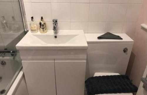 A Home from Home -2 Bed Flat & Free Driveway Parking - Foto 8