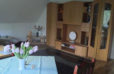 Ferienwohnungen an der Schusteracht Dachgeschoss und Souterrain - Foto 2