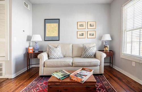 HISTORIC DOWNTOWN KING BED COTTAGE- PARKING and PATIO - Foto 29