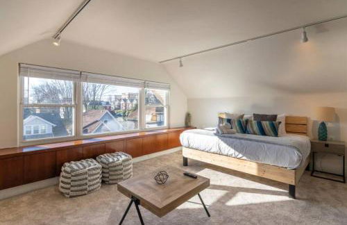 Deluxe 6 Bedroom 3 Min to Downtown w 2-car Driveway - Foto 43