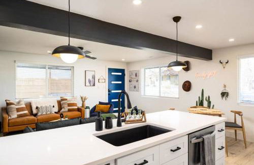 Wild West Disco Haus 2! New Hot Tub, Patio + Gym - Foto 30